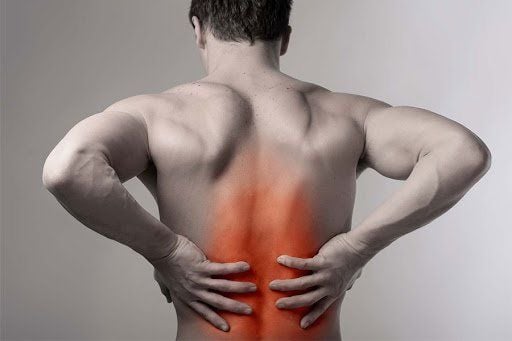 Почему болит спина в области лопаток?