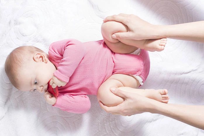 Дисплазия тазобедренного сустава – как помочь малышу?