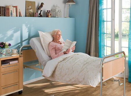 Медицинская кровать для лежачих больных Sonata 2-х секционная, Invacare