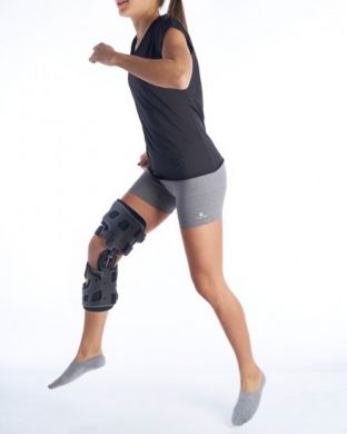 Жесткий функциональный ортез на колено при остеоартрозе OCR300 Orliman