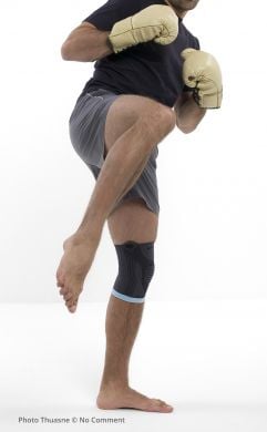 Эластичный поддерживающий бандаж на колено с боковыми усилителями Genuextrem