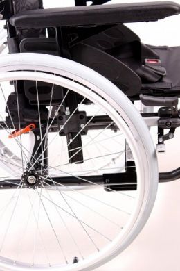 Полегшена інвалідна коляска Invacare Action 2 NG